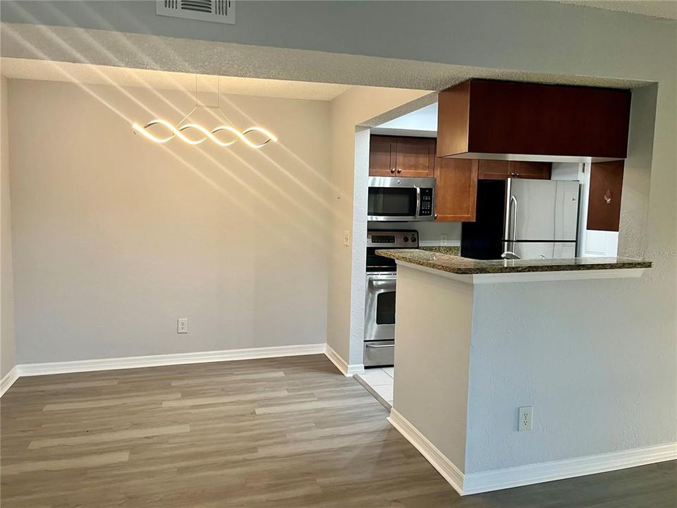 В аренду: $1,695 (2 спален, 1 ванн, 784 Квадратных фут)