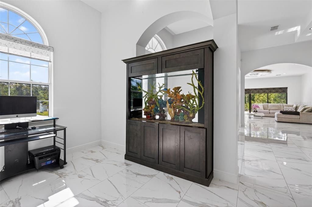 Activo con contrato: $914,990 (4 camas, 4 baños, 3516 Pies cuadrados)