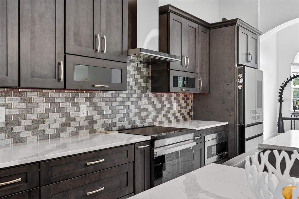 Activo con contrato: $914,990 (4 camas, 4 baños, 3516 Pies cuadrados)