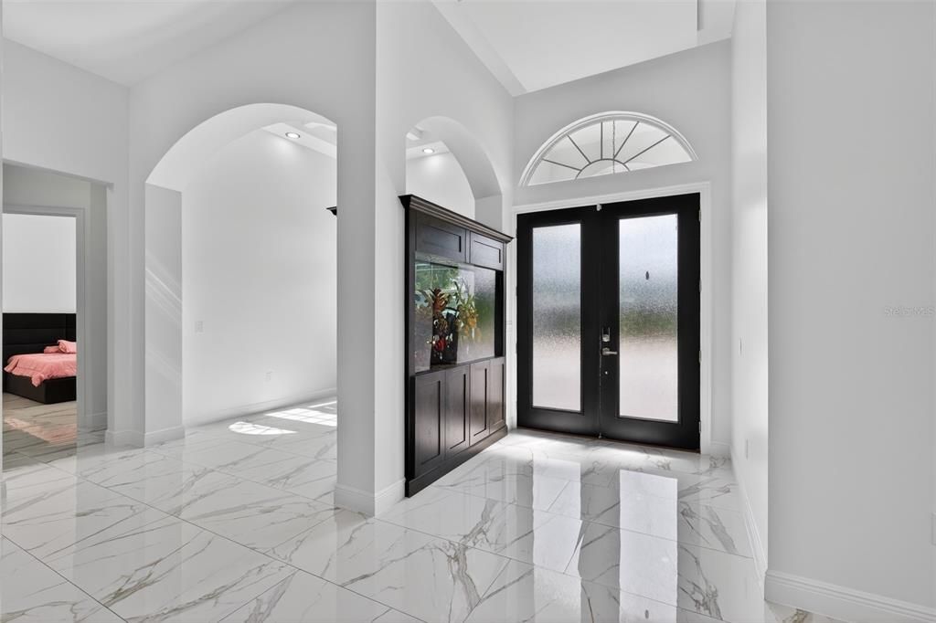 Activo con contrato: $914,990 (4 camas, 4 baños, 3516 Pies cuadrados)