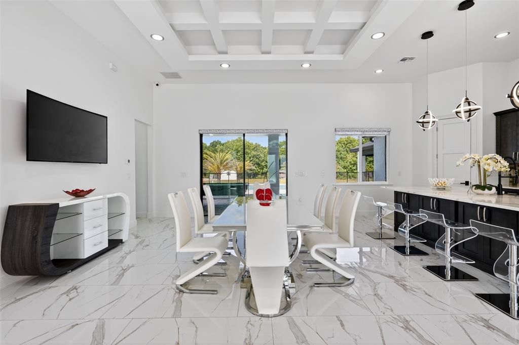 Activo con contrato: $914,990 (4 camas, 4 baños, 3516 Pies cuadrados)