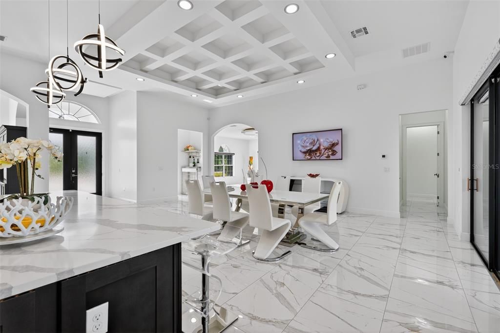 Activo con contrato: $914,990 (4 camas, 4 baños, 3516 Pies cuadrados)