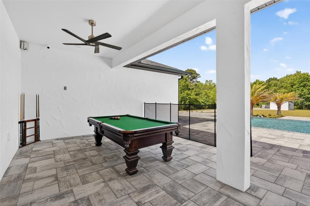 Activo con contrato: $914,990 (4 camas, 4 baños, 3516 Pies cuadrados)
