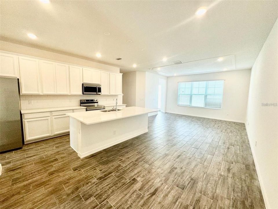 Active With Contract: $2,750 (3 beds, 2 baths, 1710 Square Feet)