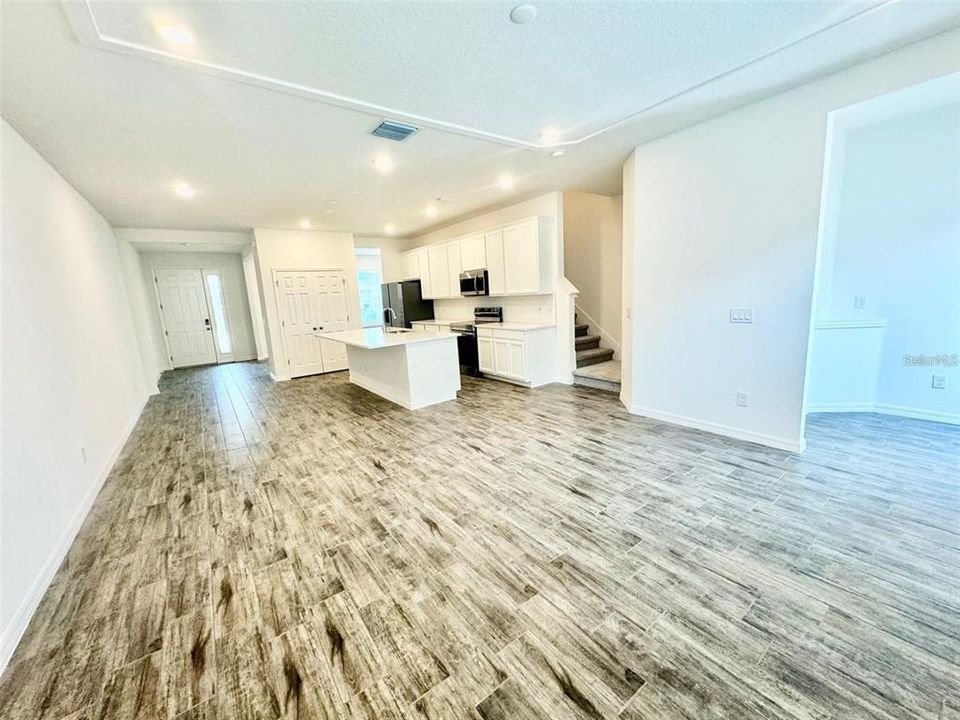 Active With Contract: $2,750 (3 beds, 2 baths, 1710 Square Feet)