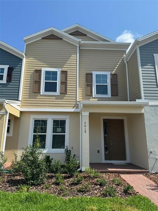 Active With Contract: $2,750 (3 beds, 2 baths, 1710 Square Feet)