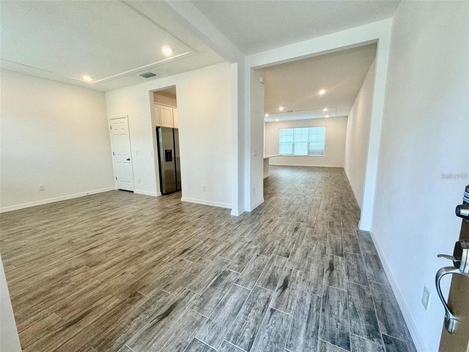 Active With Contract: $2,750 (3 beds, 2 baths, 1710 Square Feet)