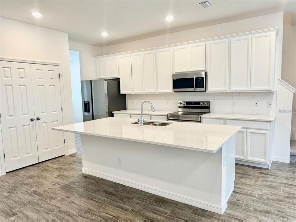 Active With Contract: $2,750 (3 beds, 2 baths, 1710 Square Feet)