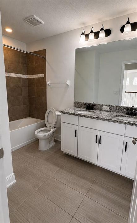 Activo con contrato: $2,900 (4 camas, 2 baños, 2190 Pies cuadrados)