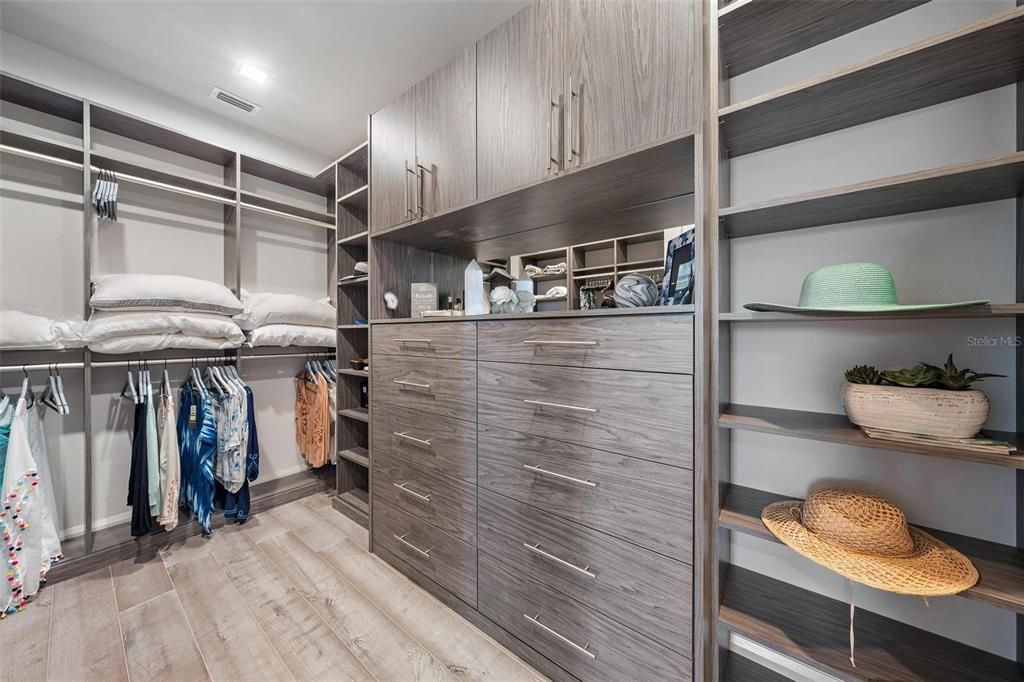For Sale: $3,650,000 (5 beds, 5 baths, 4436 Square Feet)