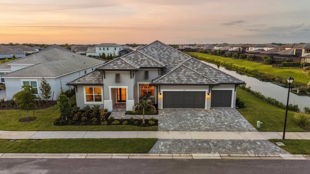 En Venta: $1,375,000 (4 camas, 3 baños, 3308 Pies cuadrados)