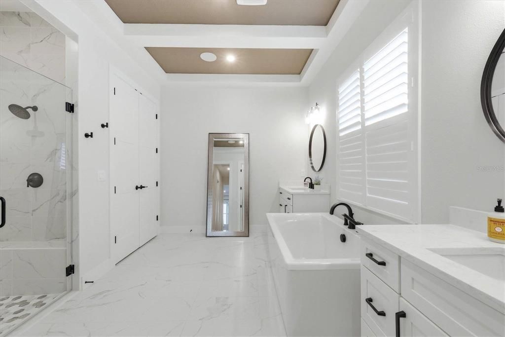 En Venta: $1,375,000 (4 camas, 3 baños, 3308 Pies cuadrados)