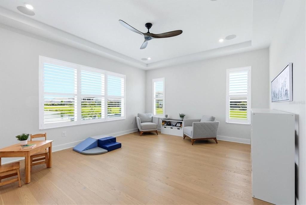 En Venta: $1,375,000 (4 camas, 3 baños, 3308 Pies cuadrados)