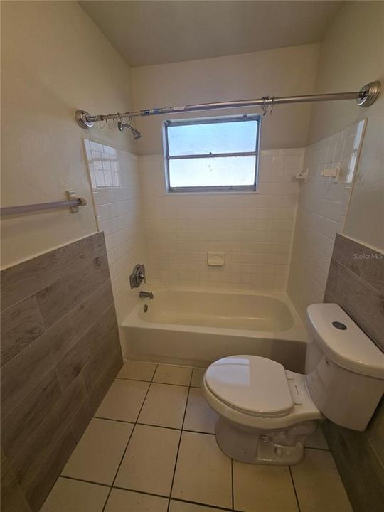 Active With Contract: $1,310 (2 beds, 1 baths, 696 Square Feet)