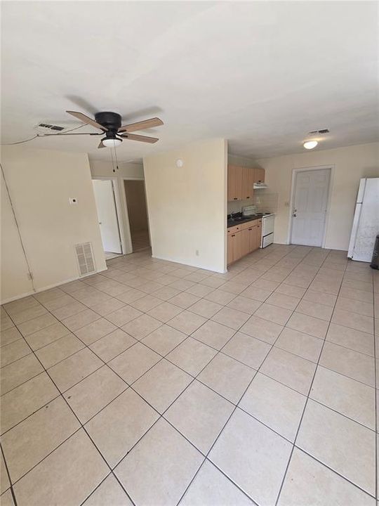 Active With Contract: $1,310 (2 beds, 1 baths, 696 Square Feet)