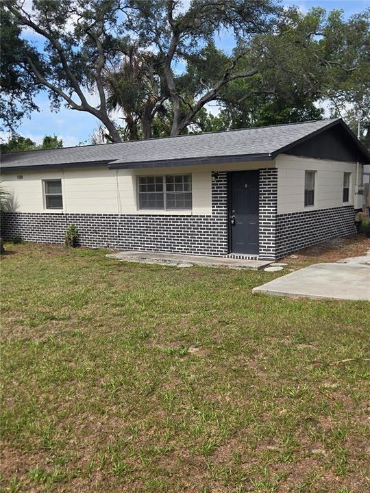 Active With Contract: $1,310 (2 beds, 1 baths, 696 Square Feet)