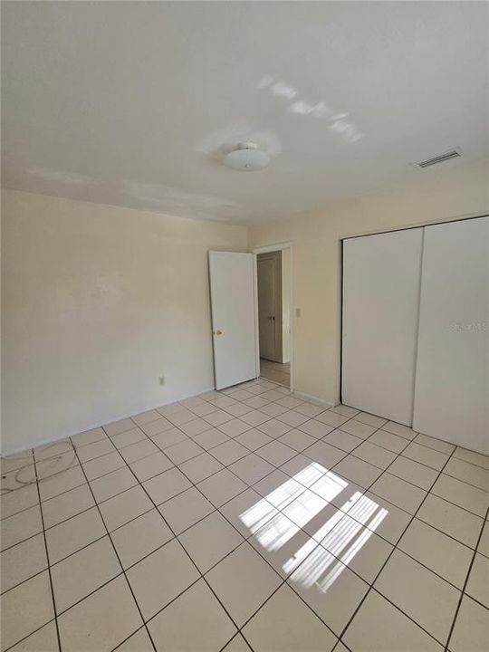 Active With Contract: $1,310 (2 beds, 1 baths, 696 Square Feet)