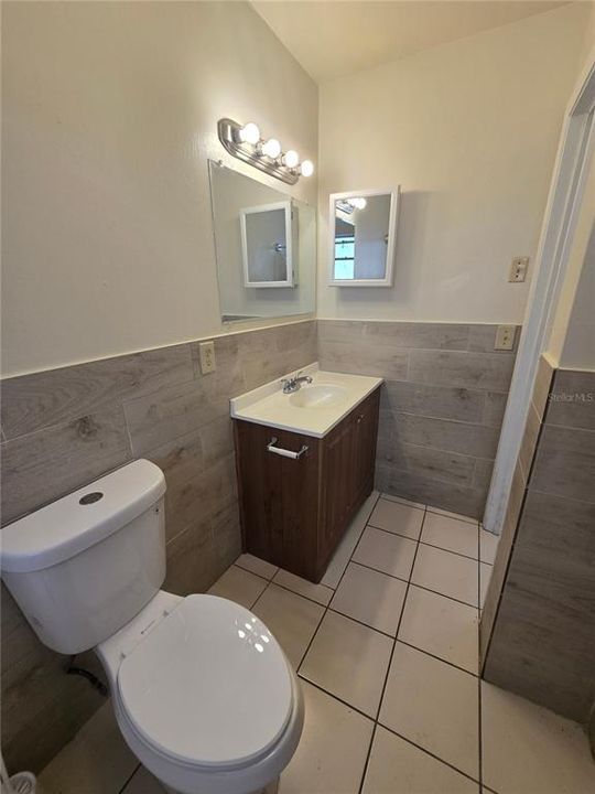 Active With Contract: $1,310 (2 beds, 1 baths, 696 Square Feet)