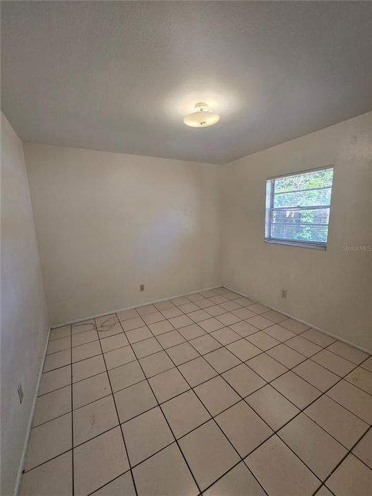 Active With Contract: $1,310 (2 beds, 1 baths, 696 Square Feet)