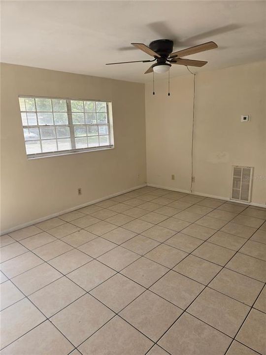 Active With Contract: $1,310 (2 beds, 1 baths, 696 Square Feet)