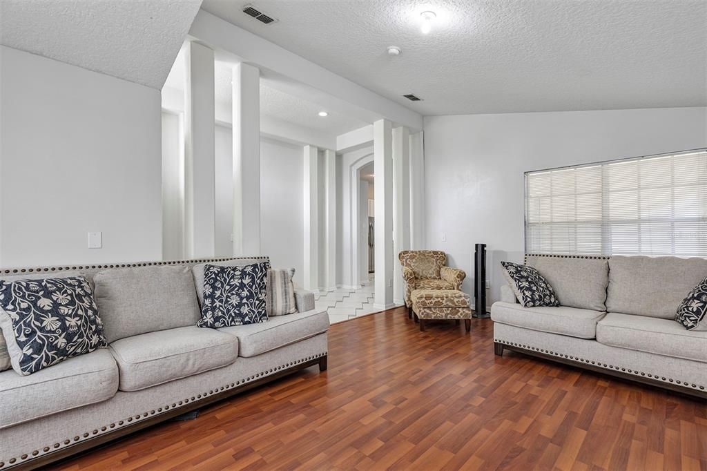 Activo con contrato: $399,900 (3 camas, 2 baños, 1817 Pies cuadrados)