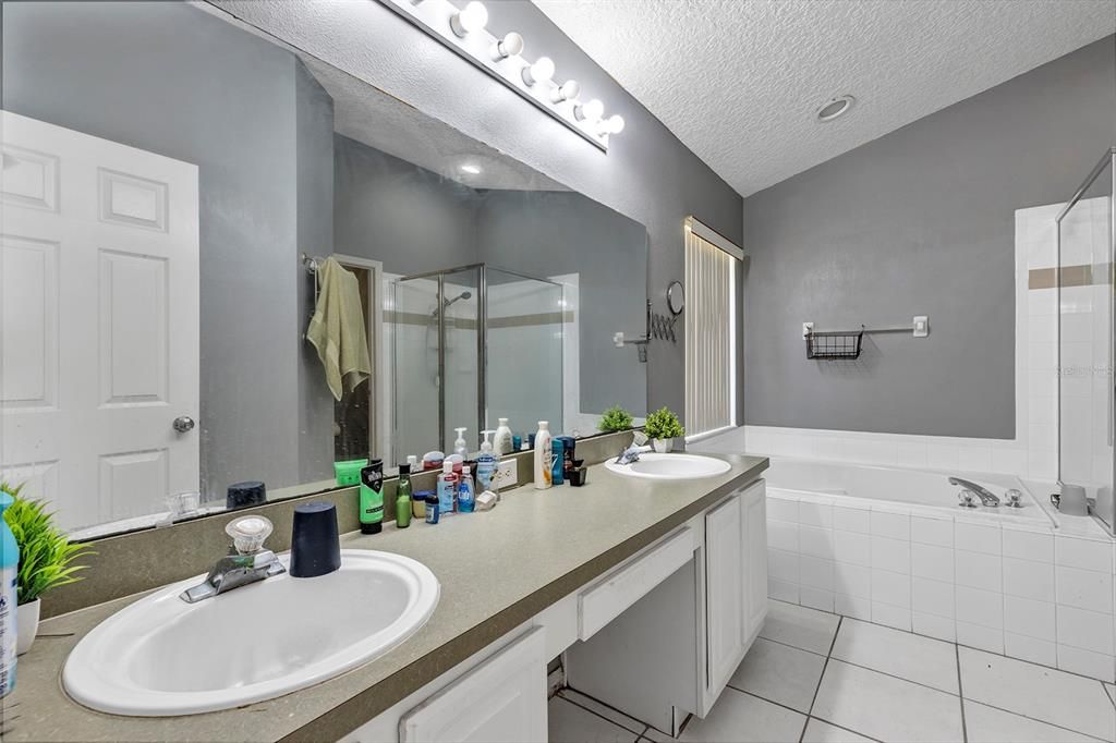 Activo con contrato: $399,900 (3 camas, 2 baños, 1817 Pies cuadrados)