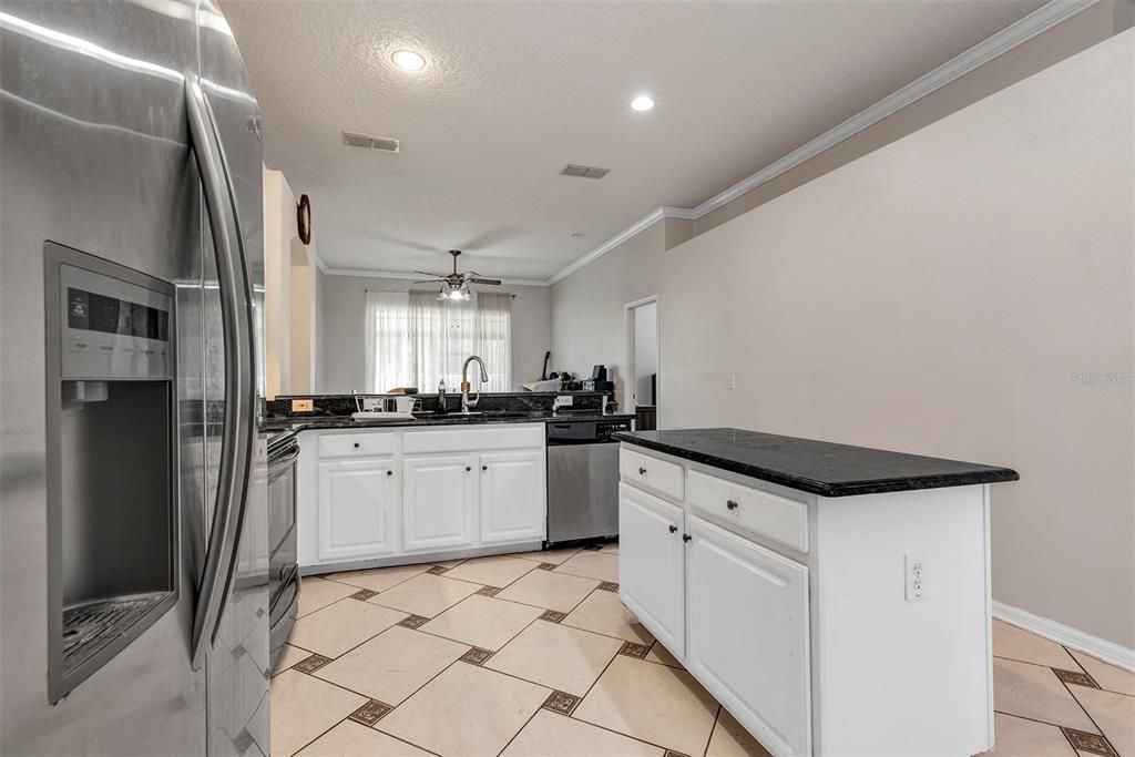 Activo con contrato: $399,900 (3 camas, 2 baños, 1817 Pies cuadrados)