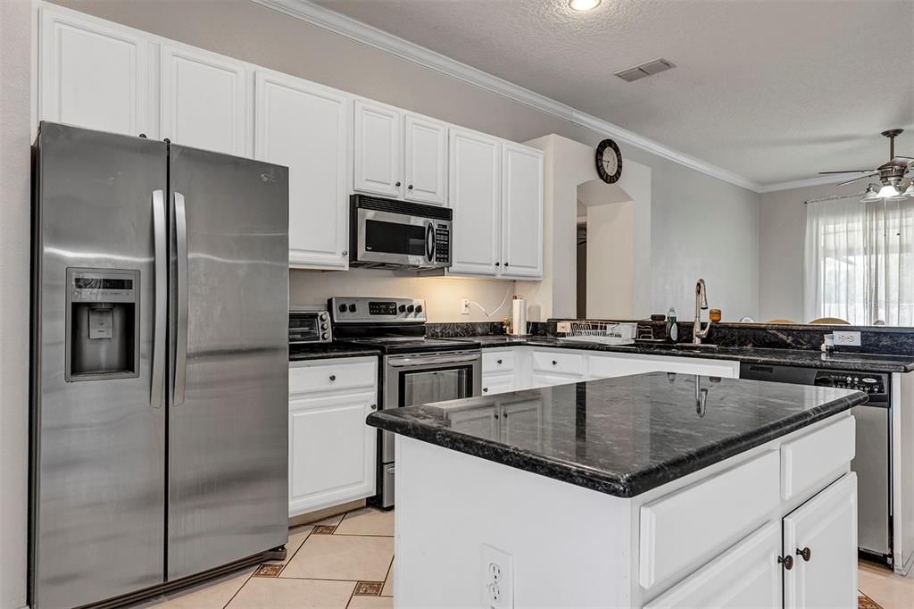 Activo con contrato: $399,900 (3 camas, 2 baños, 1817 Pies cuadrados)