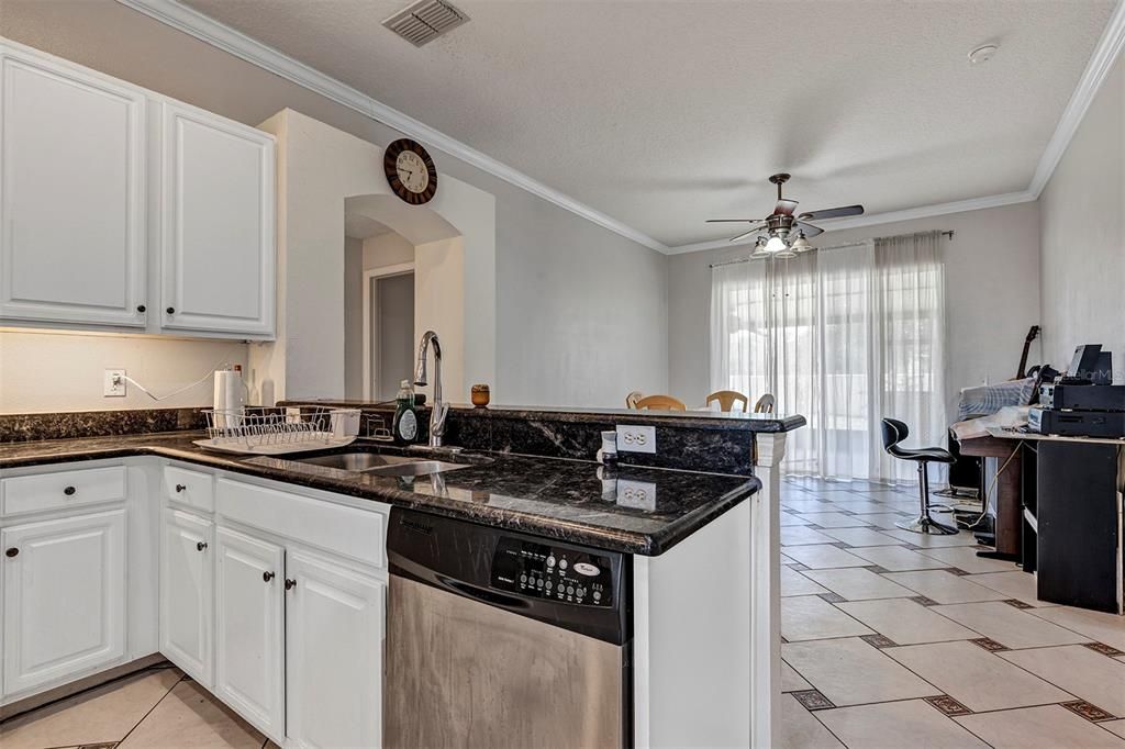 Activo con contrato: $399,900 (3 camas, 2 baños, 1817 Pies cuadrados)