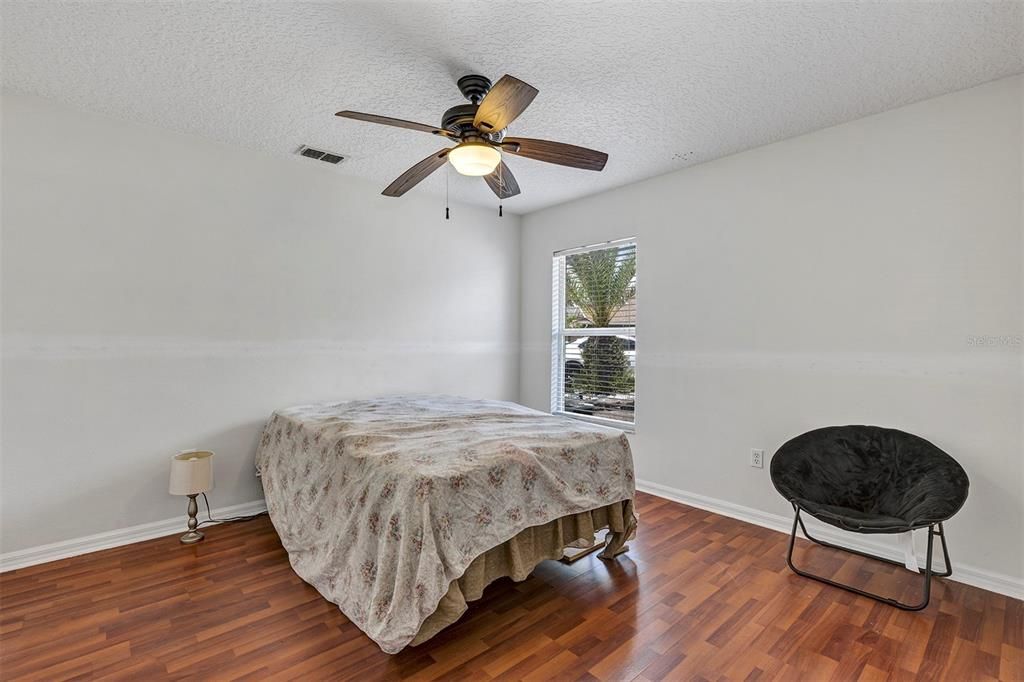 Activo con contrato: $399,900 (3 camas, 2 baños, 1817 Pies cuadrados)