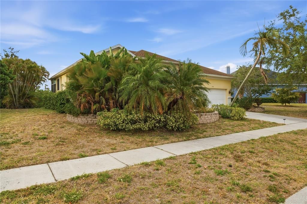 For Rent: $2,650 (3 beds, 2 baths, 2304 Square Feet)