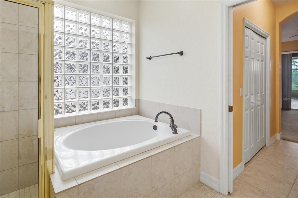 For Rent: $2,650 (3 beds, 2 baths, 2304 Square Feet)