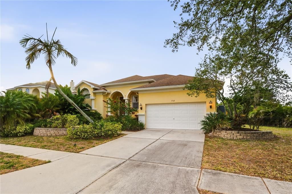 For Rent: $2,650 (3 beds, 2 baths, 2304 Square Feet)