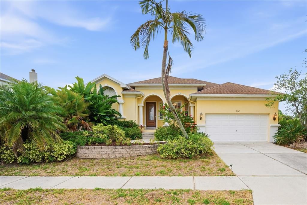 For Rent: $2,650 (3 beds, 2 baths, 2304 Square Feet)