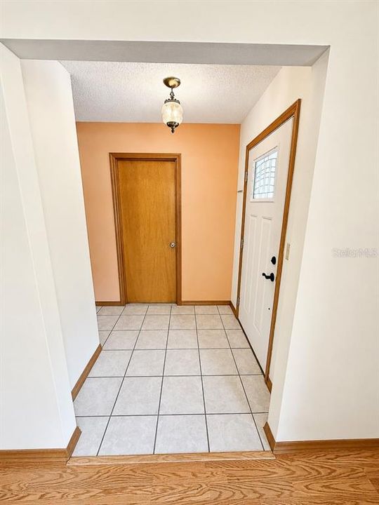 Под контрактом: $289,900 (2 спален, 2 ванн, 1454 Квадратных фут)