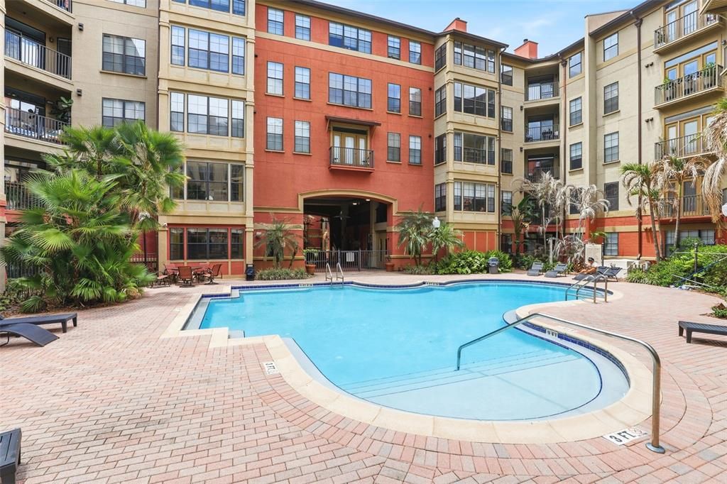 Activo con contrato: $179,000 (1 camas, 1 baños, 927 Pies cuadrados)