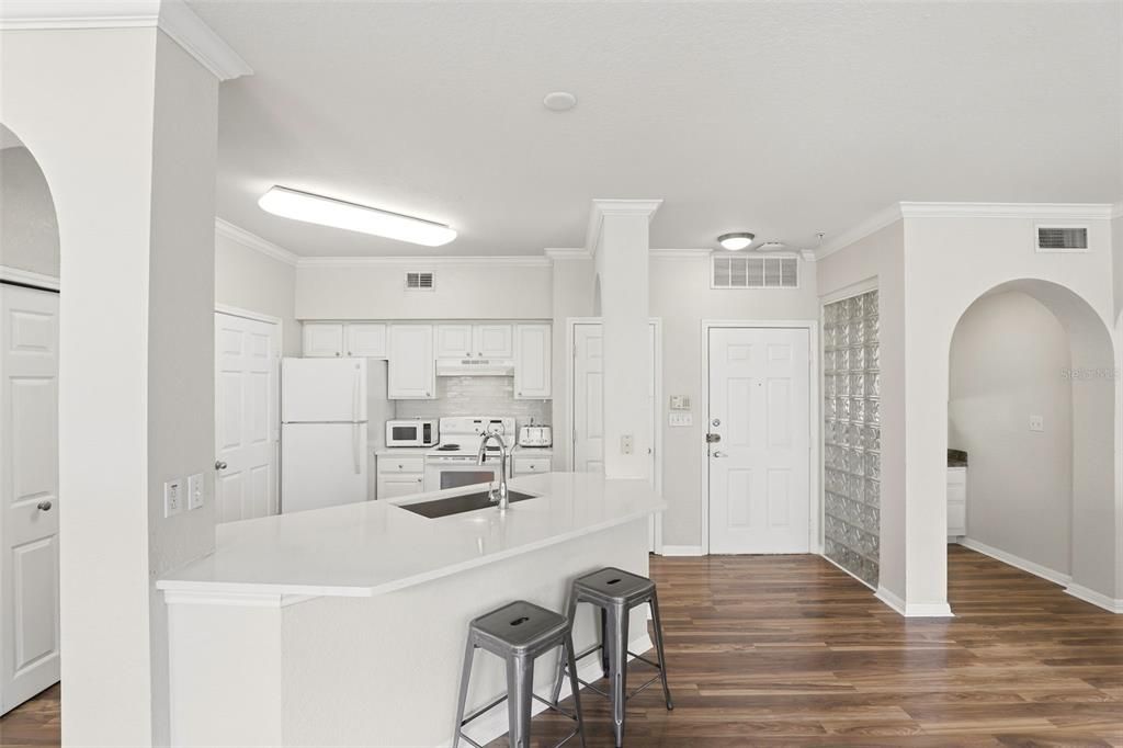Activo con contrato: $179,000 (1 camas, 1 baños, 927 Pies cuadrados)