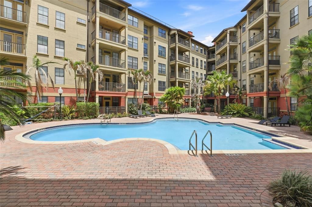 Activo con contrato: $179,000 (1 camas, 1 baños, 927 Pies cuadrados)