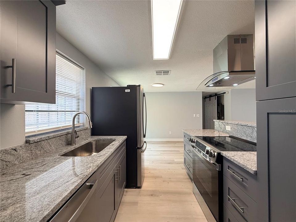 Activo con contrato: $369,000 (3 camas, 2 baños, 1048 Pies cuadrados)