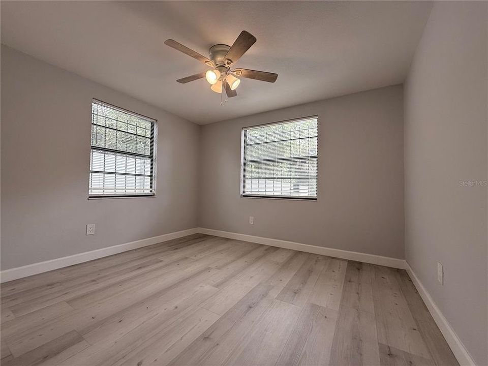Activo con contrato: $369,000 (3 camas, 2 baños, 1048 Pies cuadrados)