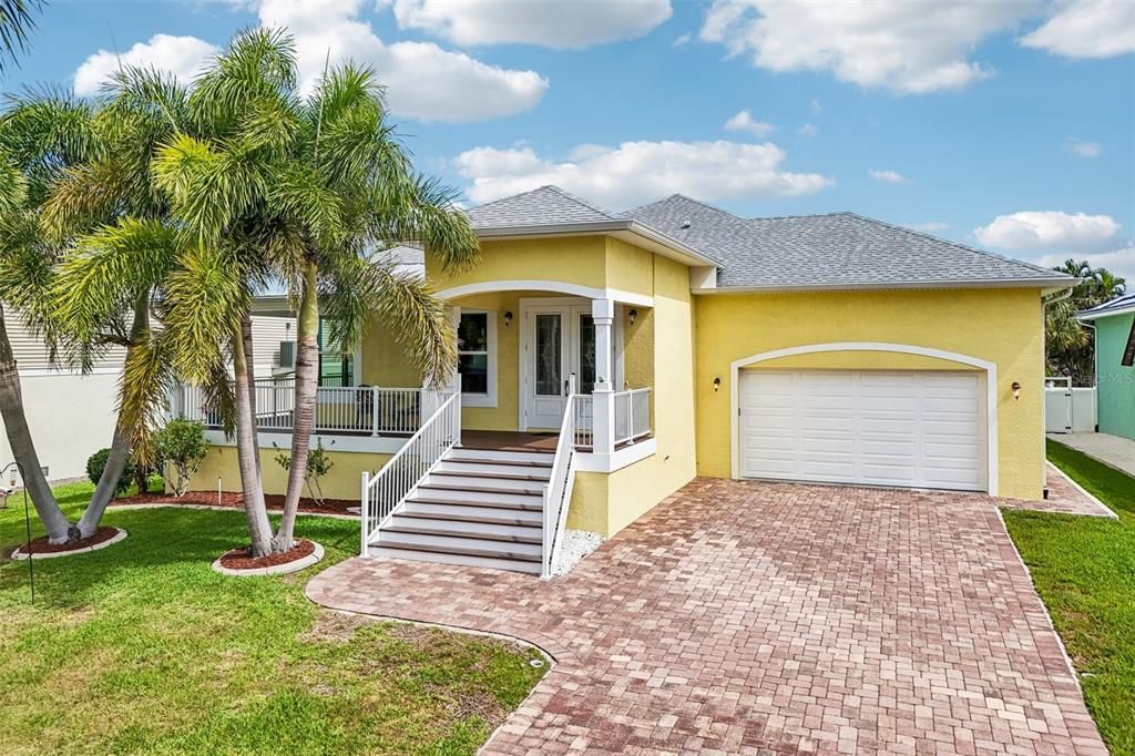 For Sale: $999,900 (3 beds, 2 baths, 2386 Square Feet)