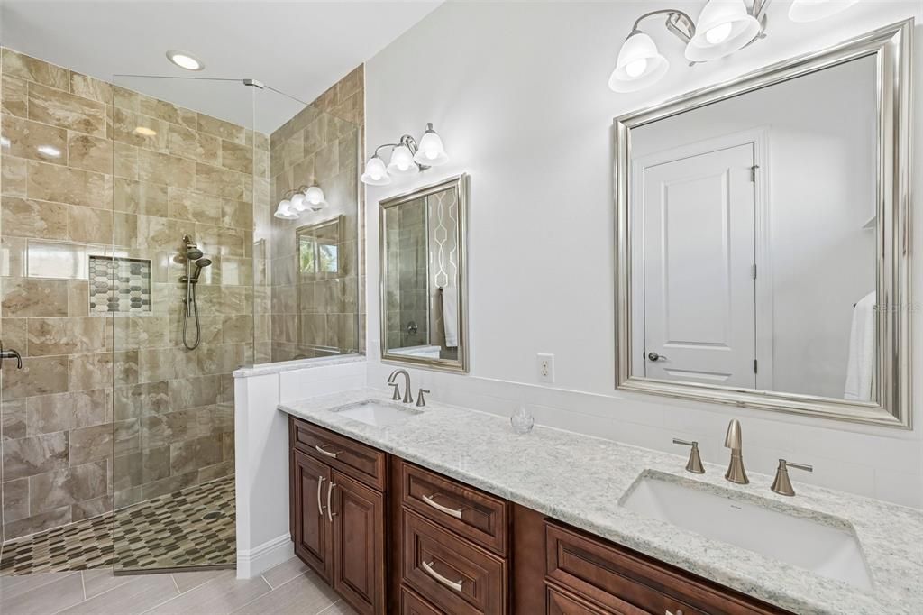 For Sale: $999,900 (3 beds, 2 baths, 2386 Square Feet)