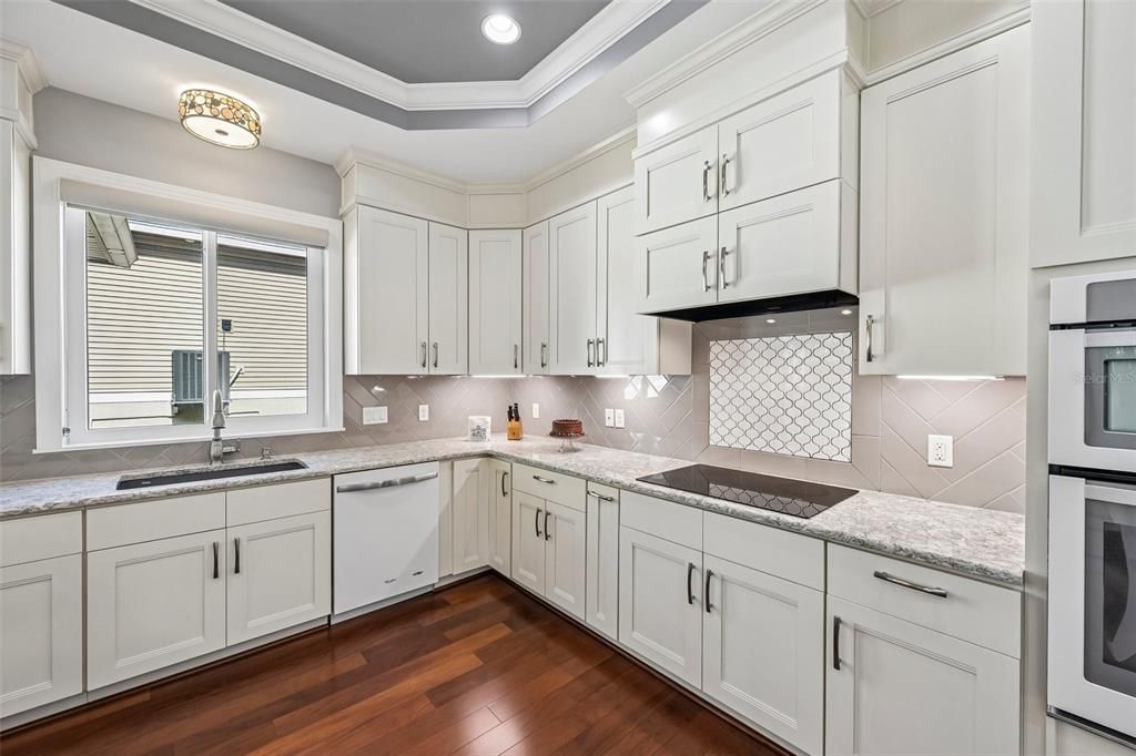 For Sale: $999,900 (3 beds, 2 baths, 2386 Square Feet)