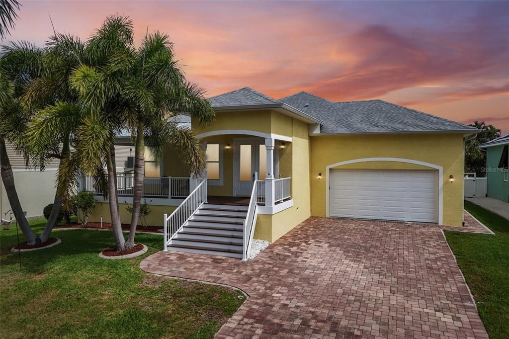 For Sale: $999,900 (3 beds, 2 baths, 2386 Square Feet)