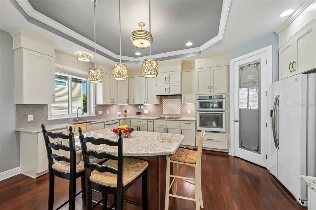 For Sale: $999,900 (3 beds, 2 baths, 2386 Square Feet)