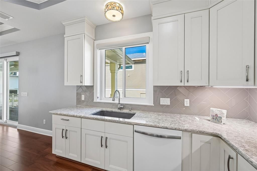 For Sale: $999,900 (3 beds, 2 baths, 2386 Square Feet)