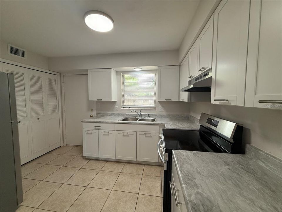 For Rent: $1,299 (2 beds, 1 baths, 650 Square Feet)