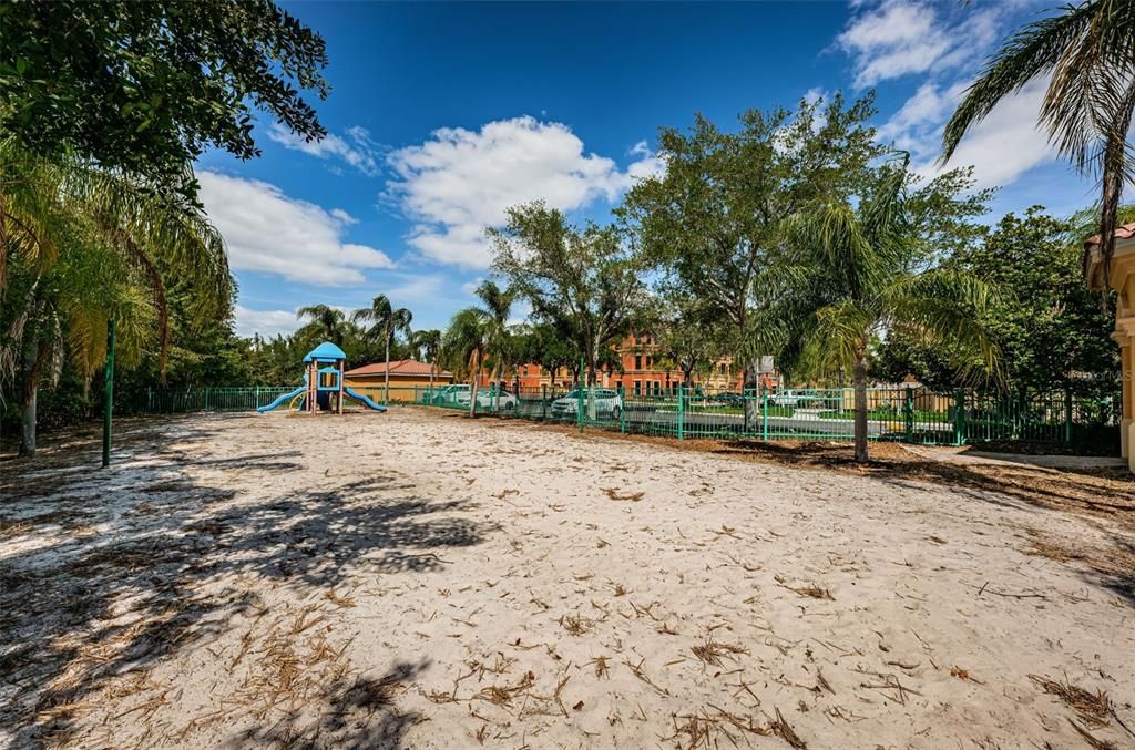 Activo con contrato: $259,900 (2 camas, 2 baños, 1443 Pies cuadrados)