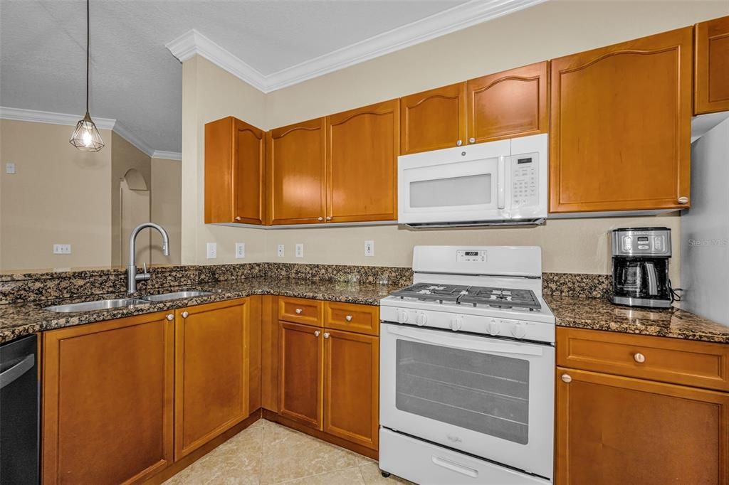 Activo con contrato: $259,900 (2 camas, 2 baños, 1443 Pies cuadrados)