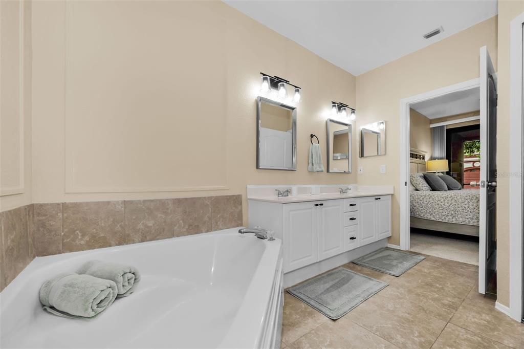 Activo con contrato: $259,900 (2 camas, 2 baños, 1443 Pies cuadrados)